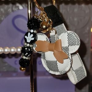 Minnie Mouse Checkered Leather Keychain w/Bow Blk/White with beads & strap